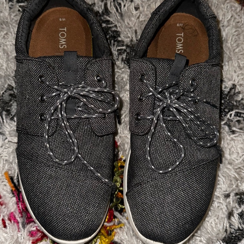 Lightweight sneakers